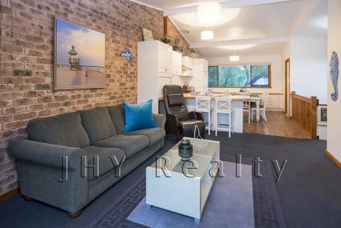Coastal Cottage - Your Accommodation 2