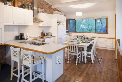Coastal Cottage - Your Accommodation 0