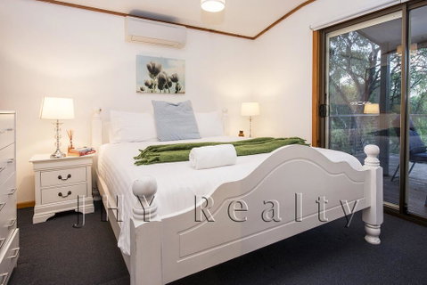 Coastal Cottage - Your Accommodation 3