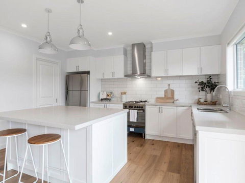 Coastal Luxury Retreat - Your Accommodation 0