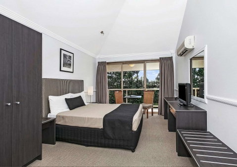 Comfort Inn & Suites Northgate Airport Motel - Your Accommodation 1