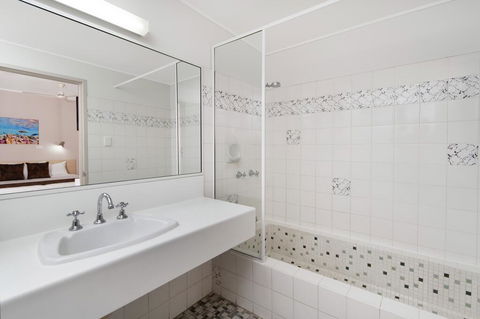 Comfort Inn Cairns City - Your Accommodation 2