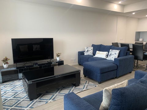 Comfortable & Convenient Living Close To Airport - Your Accommodation 3
