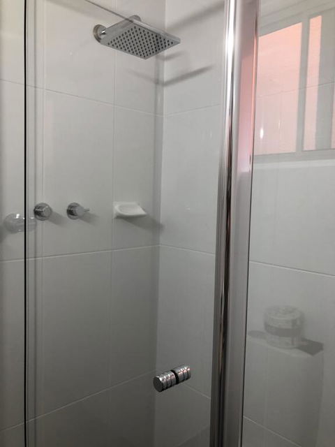 Commodore Motor Inn - Your Accommodation 1