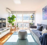 COMO A South Yarra Delight Car Park and King Bed