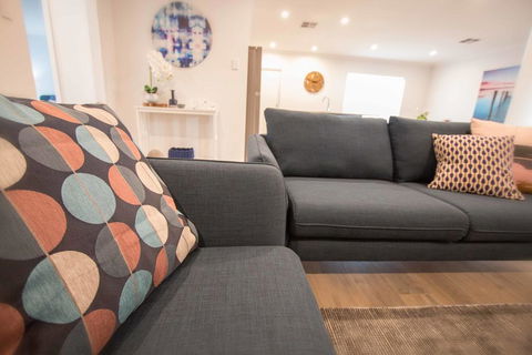 Contemporary Esprit With River Reserve Access - Your Accommodation 0