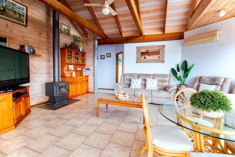 Coota Views - Your Accommodation 1