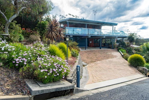 Coota Views - Your Accommodation 2