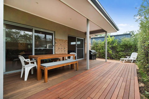 Cootamundra - Your Accommodation 1
