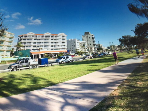 Coral Sea Views Beachfront Penthouse - Your Accommodation 1