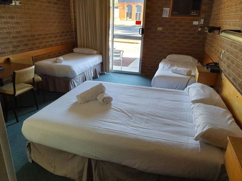 Corowa Golf Club Motel - Your Accommodation 1