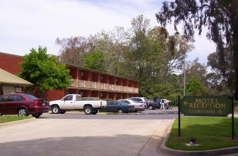 Corowa Golf Club Motel - Your Accommodation 2