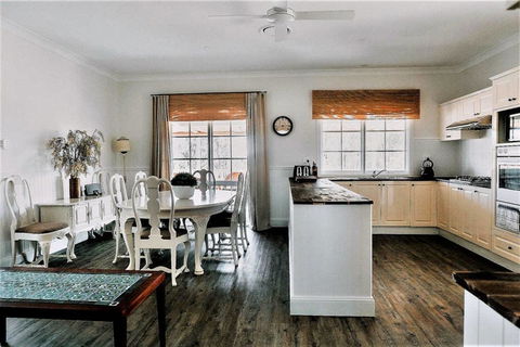 Corunna Station Country House - Your Accommodation 3