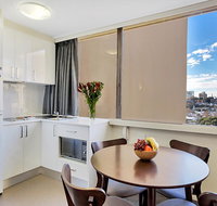Cosmopolitan apartment at College St - Your Accommodation