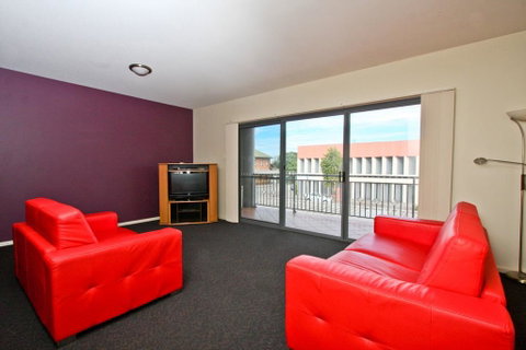 Cosmopolitan Apartments - Your Accommodation 2