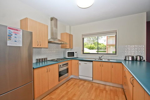 Cosmopolitan Apartments - Your Accommodation 3