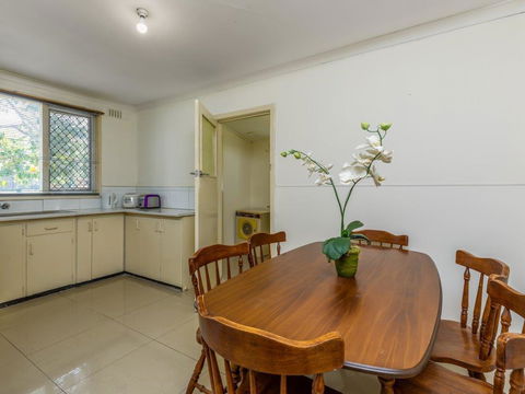 Cosy, Neat And Convenient Holiday House - Your Accommodation 3