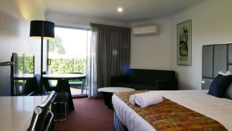 Country Capital Motel - Your Accommodation 2