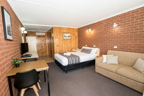 Country Mile Motor Inn - Your Accommodation 2