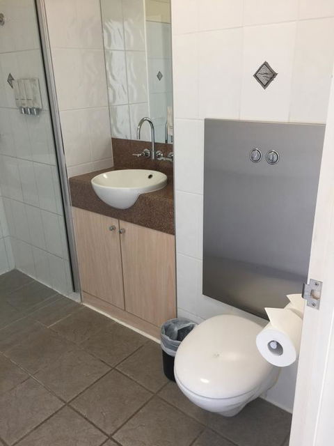 Country Roads Motor Inn Dysart - Your Accommodation 2