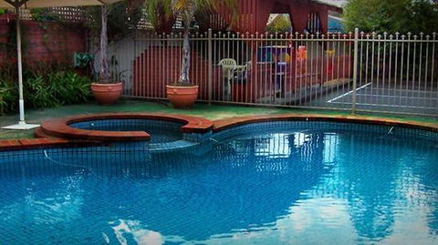 Courtyard Motor Inn - Your Accommodation 3