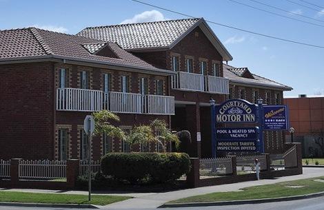 Courtyard Motor Inn - Your Accommodation 0