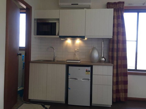 CozyStudioUnit In BeverlyHills (Train Accessible) - Your Accommodation 2