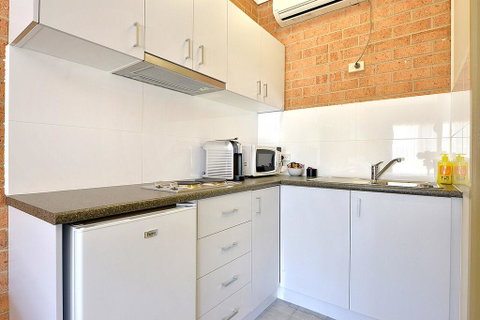 Cranbourne Motor Inn - Your Accommodation 2
