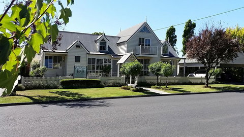 Creek Cottage Bed And Breakfast - Your Accommodation 0