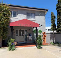 Crest Motor Inn - Your Accommodation