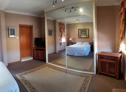 Cringila Hotel - Your Accommodation 2