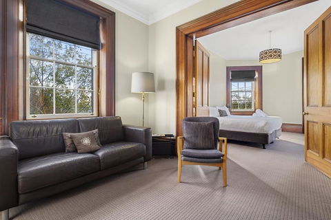 Cromwell Apartment - 3 Red Doors Battery Point - Your Accommodation 1