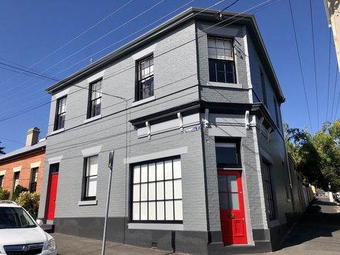 Cromwell Apartment - 3 Red Doors Battery Point - Your Accommodation 0