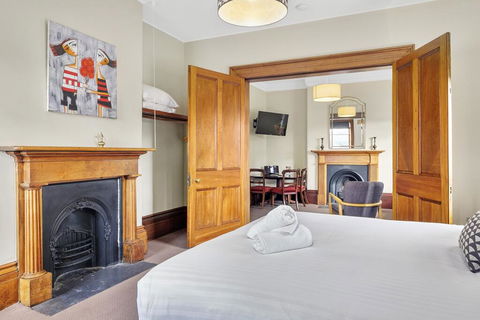 Cromwell Apartment - 3 Red Doors Battery Point - Your Accommodation 3