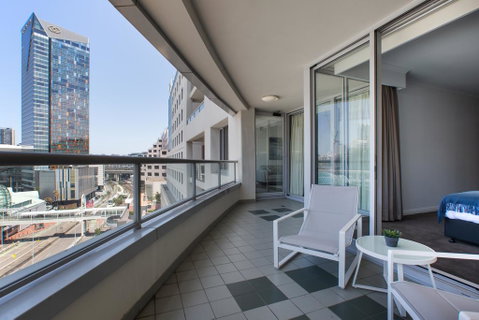 Darling Harbour Apartment With Parking, Views Pool - Your Accommodation 3