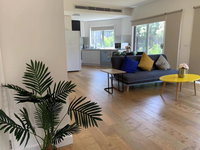 Delicate and Peaceful Bundoora Townhouse 20-R3