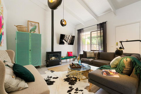 Designer Town Villa - Your Accommodation 0
