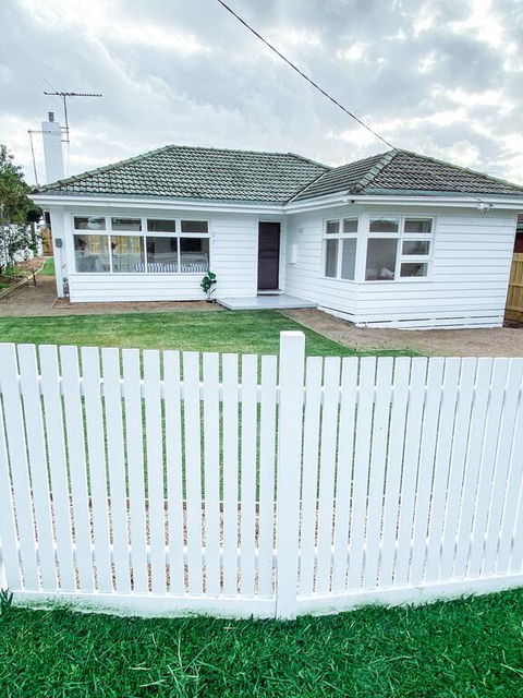 Dromana Beach House - Your Accommodation 3