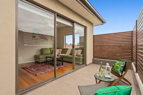 Dromana Beach House For Two Families. - Your Accommodation 3