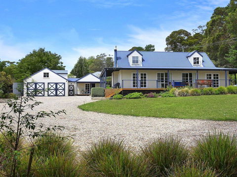 Duncraig House - Open Fireplace, Spa, Pet Friendly - Your Accommodation 0