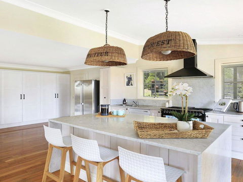 Duncraig House - Open Fireplace, Spa, Pet Friendly - Your Accommodation 3