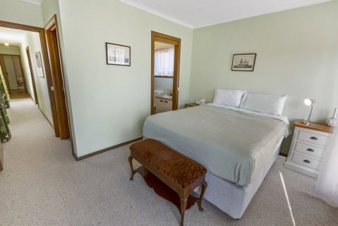 Eagle Point Getaway - Waterfront Serenity! - Your Accommodation 2