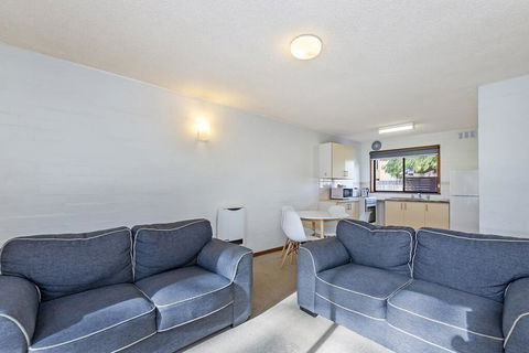Eastern Beach Units #2 - Your Accommodation 2