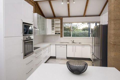 EeBee House - Beautiful Family Home With Stunning Eagle Bay Views - Your Accommodation 0