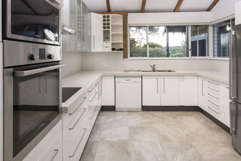 EeBee House - Beautiful Family Home With Stunning Eagle Bay Views - Your Accommodation 2