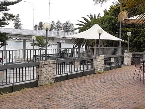 El Lago Waters Motel - Your Accommodation 1