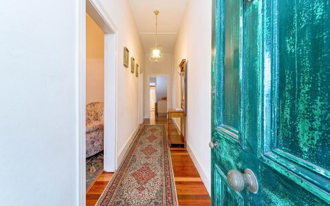 Eliza 1875 Red Brick Duplex Townhouse - Your Accommodation 1