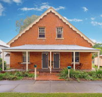 Eliza 1875 Red Brick Duplex Townhouse - Your Accommodation