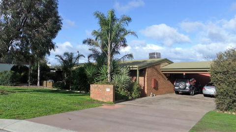 Elwood House - Your Accommodation 2