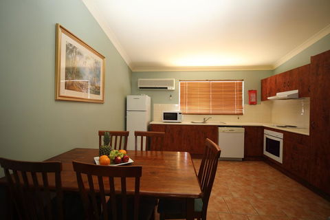 Emerald Explorers Inn - Your Accommodation 3